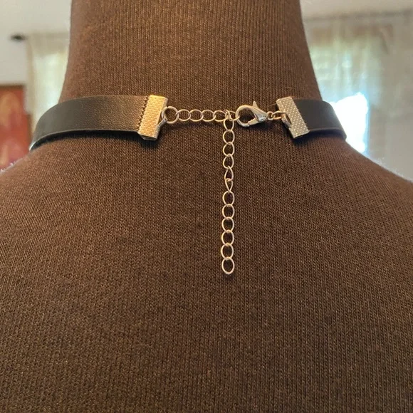 Mushroom Charm Eyelet Choker - Picture 5 of 6